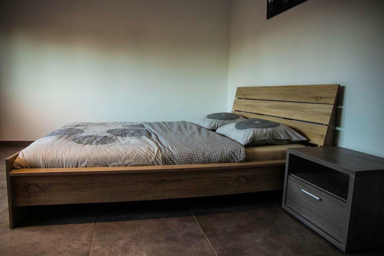 Residence La Floraison Anderlecht ภายนอก รูปภาพ